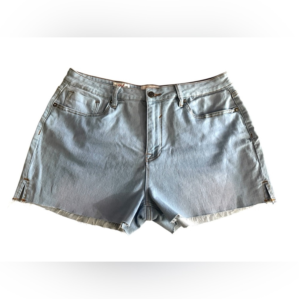 Vigoss Ace High Rise Light Blue Denim Women's Shorts.
Size 15/32